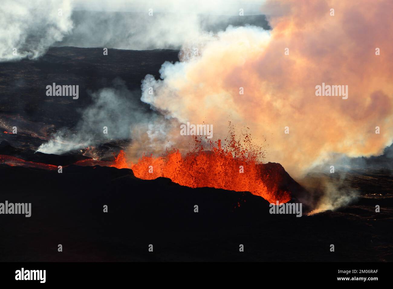 Mauna Loa, United States of America. 01 December, 2022. A lava fountain throws magma 100 feet into the air from fissure 3 creating a spatter cone around the base during the fourth day of eruption in the Northeast Rift Zone on  Mauna Loa at Hawaii Volcanoes National Park, December 1, 2022 in Hawaii. The eruption, which began on November 27th is the first since 1984 in the worlds largest active volcano.  Credit: Drew Downs/USGS/Alamy Live News Stock Photo