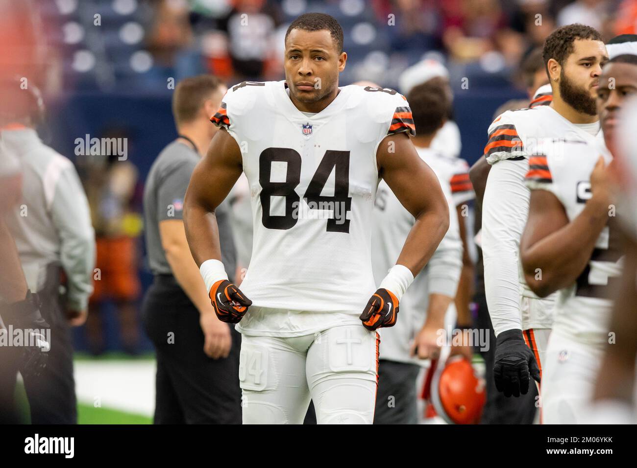 CLEVELAND, OH - OCTOBER 16: Cleveland Browns tight end Pharaoh Brown (84)  signals first down after m