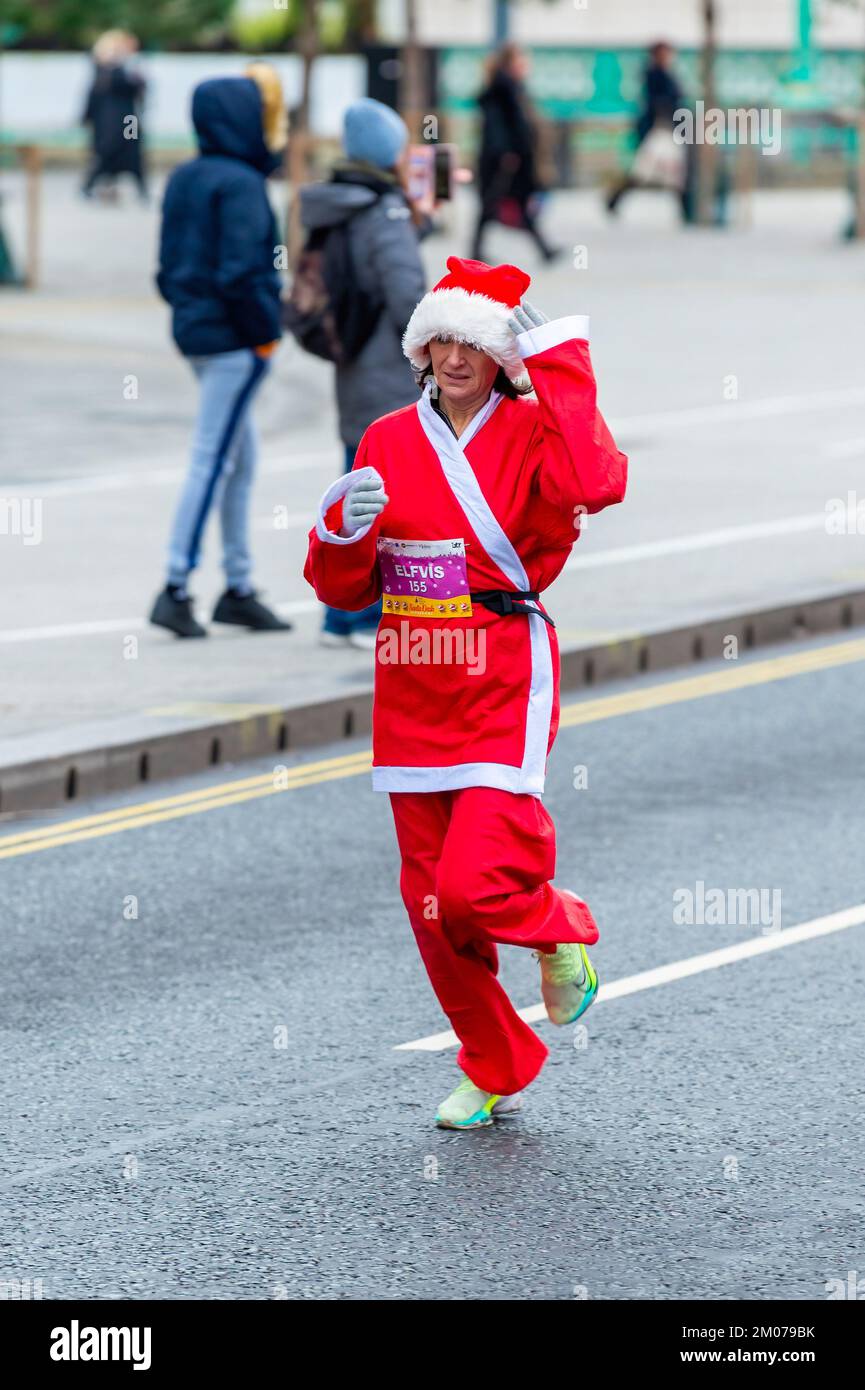Liverpool, UK. 04th Dec, 2022. A runner with the name of Elfvis on her
