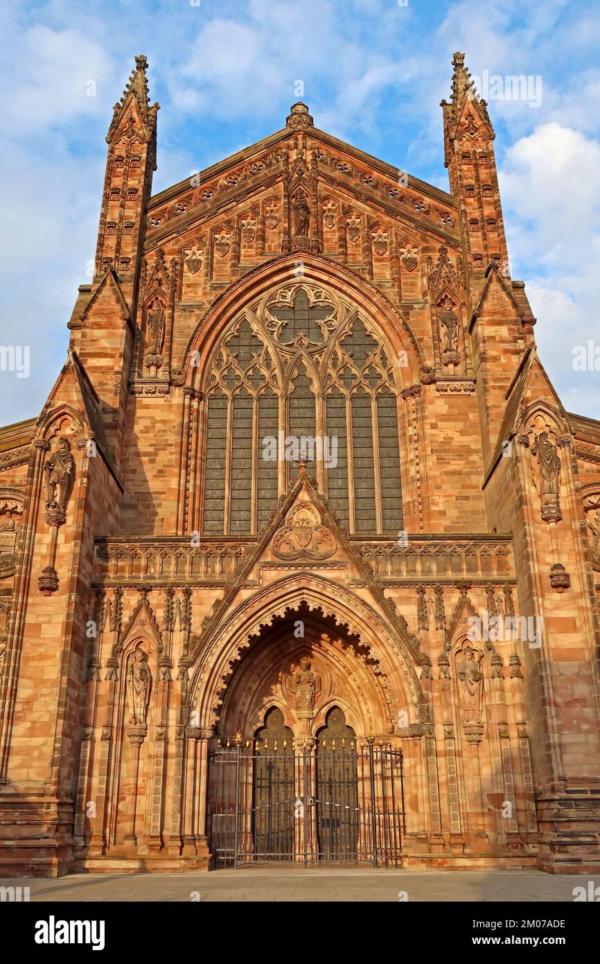 Hereford Cathedral Church at sunset, 5 College Cloisters, Cathedral Close, Hereford, Herefordshire, England, UK, HR1 2NG Stock Photo