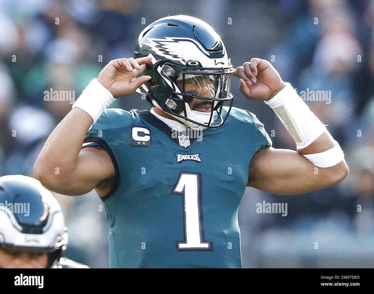Philadelphia, United States. 04th Dec, 2022. Philadelphia Eagles  quarterback Jalen Hurts calls out a play in the first half against the  Tennessee Titans in week 13 of the NFL season at Lincoln