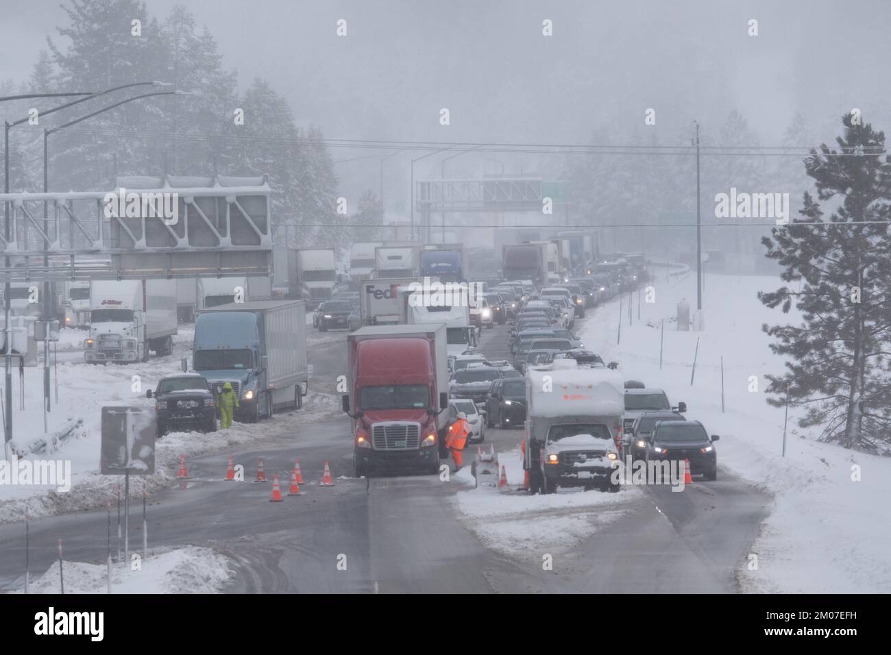 Usa 04th dec 2022 road closure causing backed up vehicles heavy