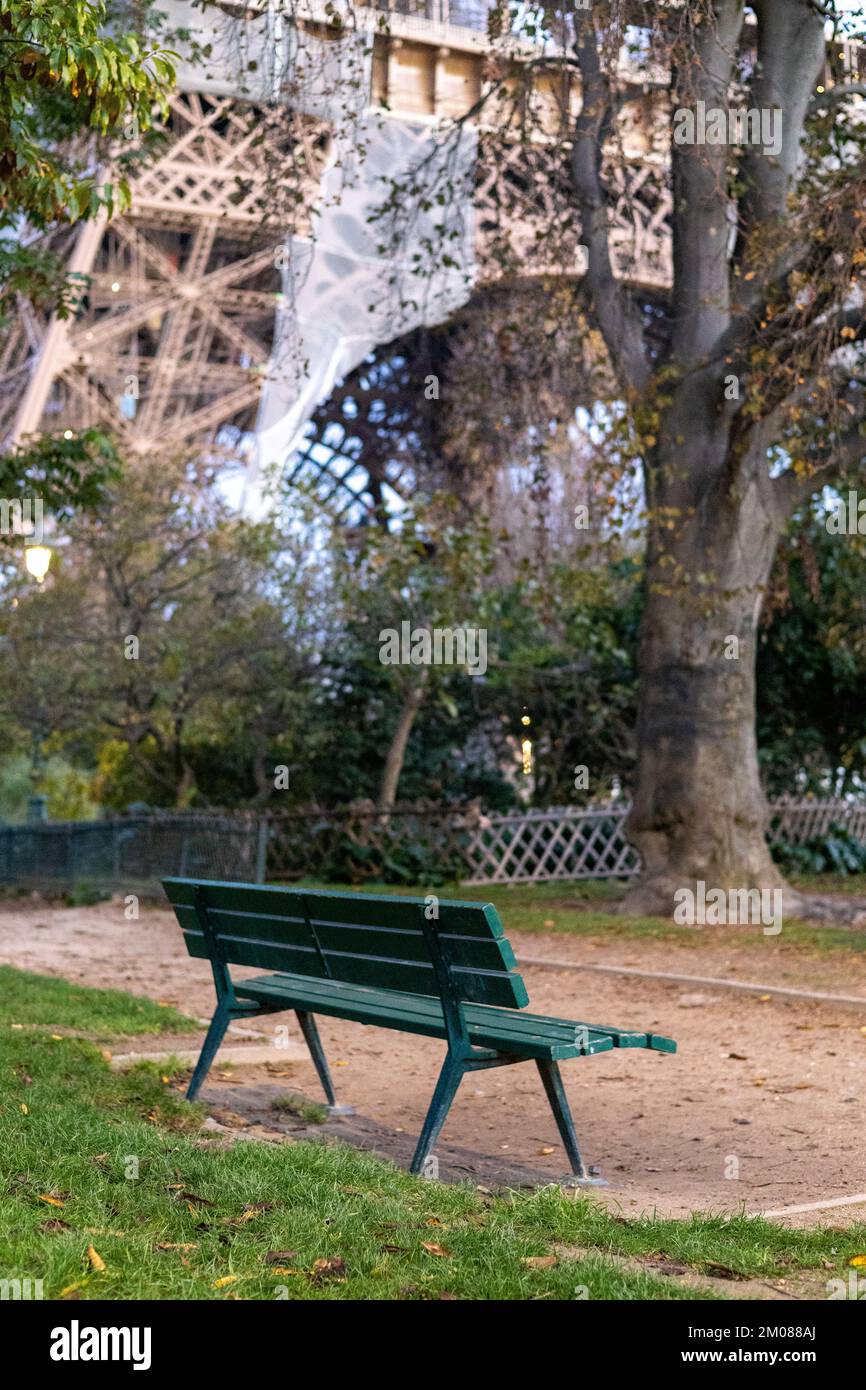 bench under the eiffel tower in paris Stock Photo