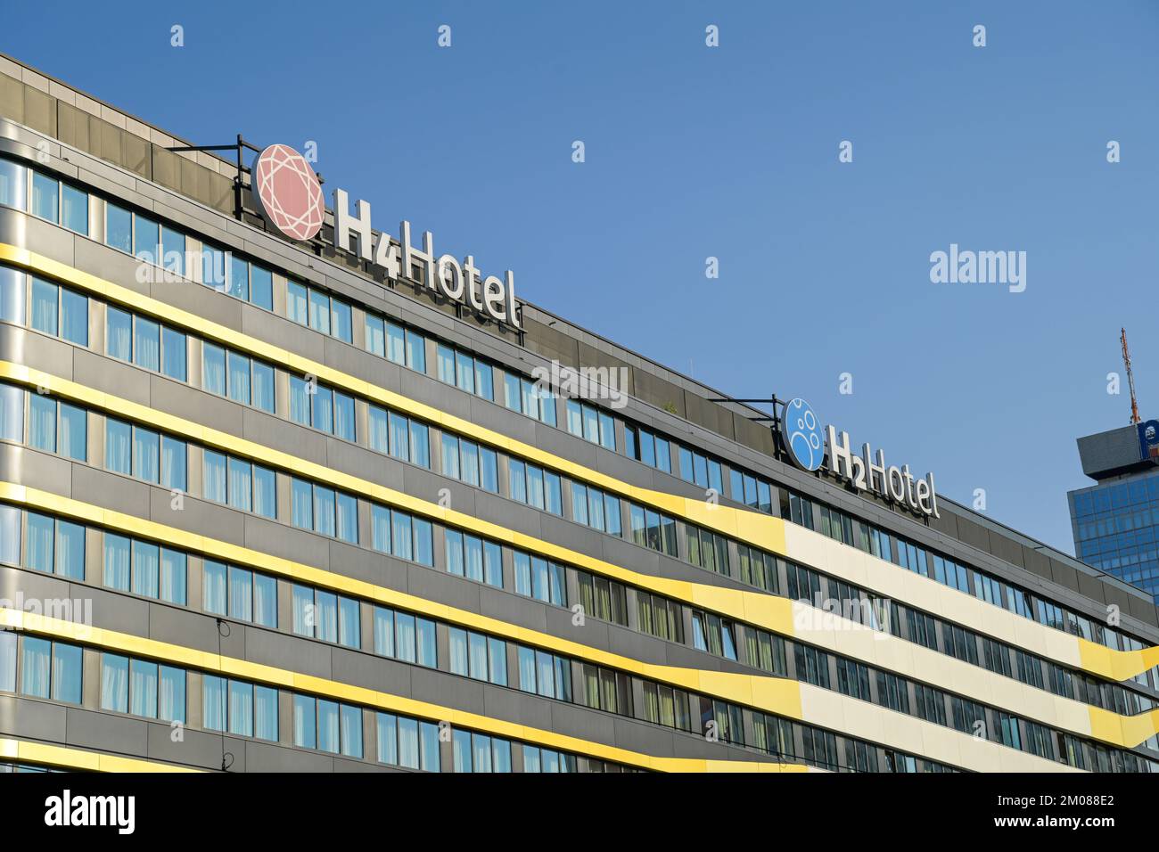 H4 und H2 Hotel, Karl-Liebknecht-Straße, Mitte, Berlin, Deutschland Stock Photo