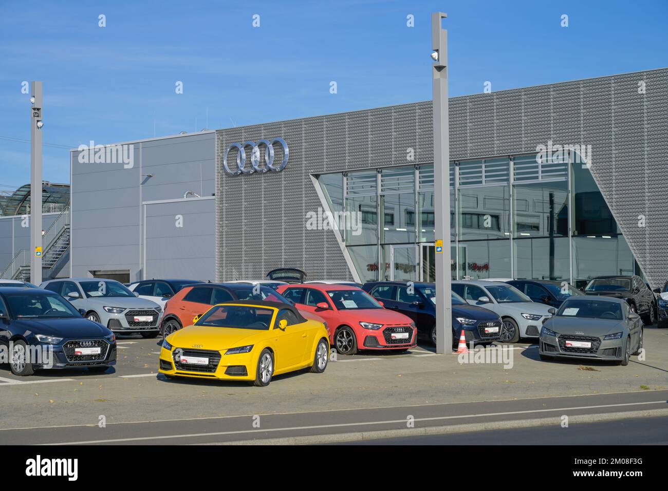 Autohaus hi-res stock photography and images - Alamy