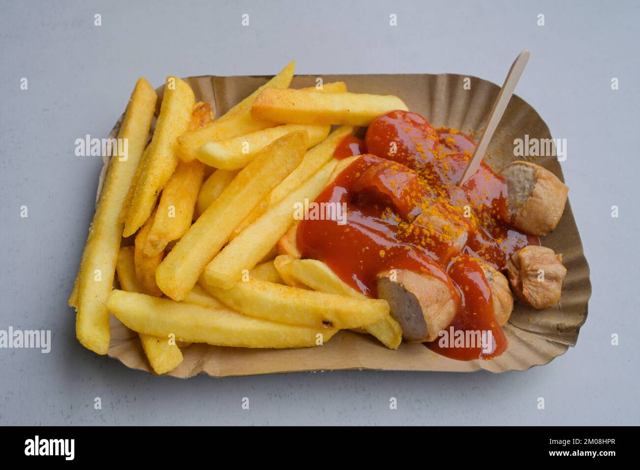 Currywurst mit Pommes, Konnopke&amp;#39;s Imbiß, Schönhauser Allee, Prenzlauer ...