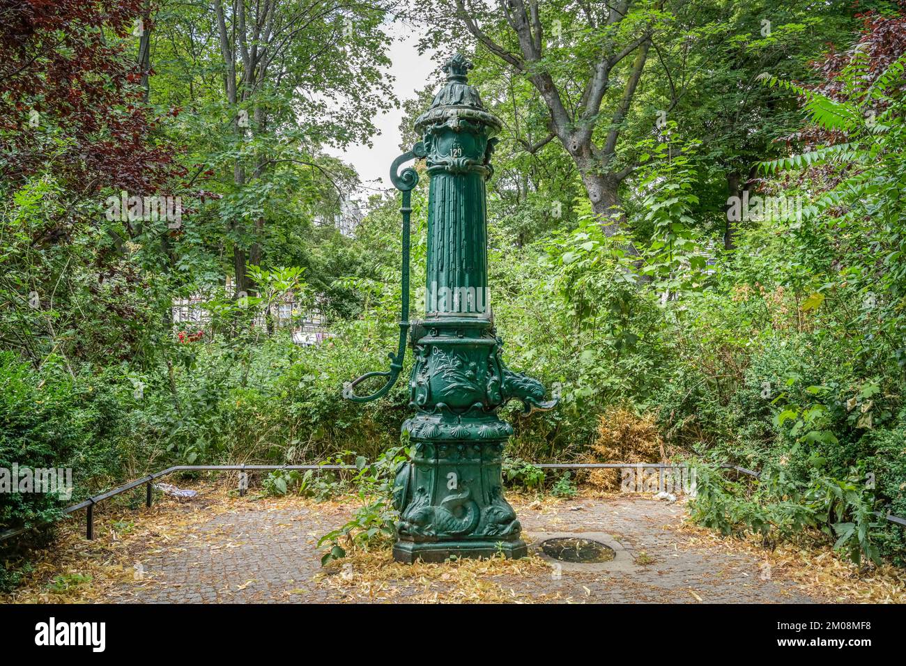 Alte Wasserpumpe, Winterfeldtplatz, Schöneberg, Tempelhof-Schöneberg, Berlin, Deutschland Stock Photo