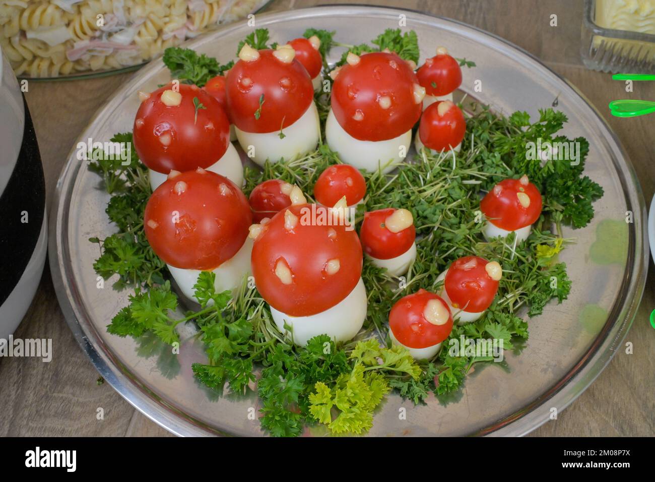 Fliegenpilz-Eier, Partybuffet Stock Photo