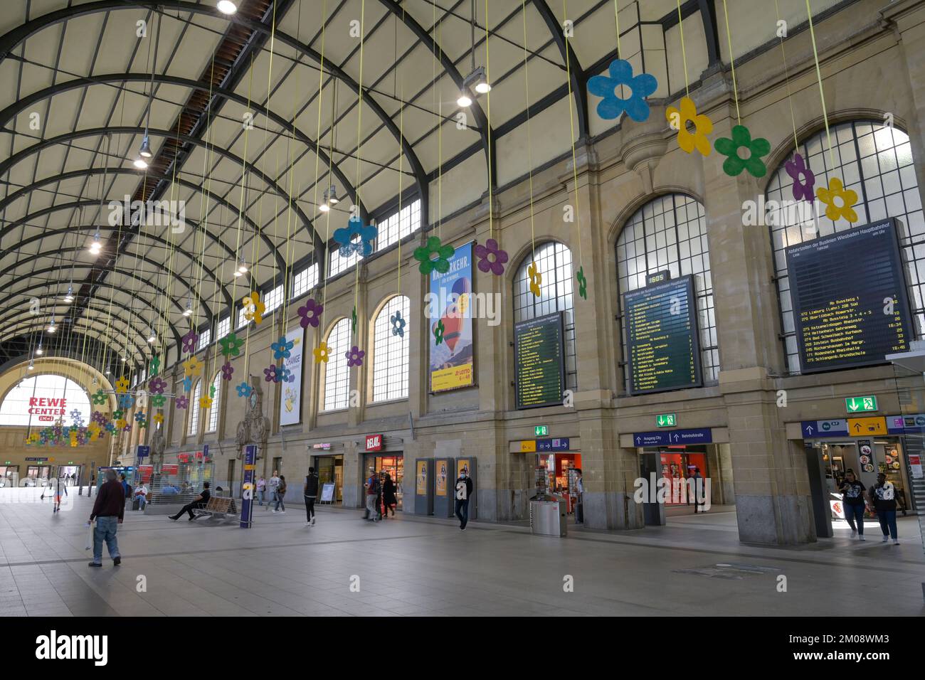 Haupthalle, Hauptbahnhof, Wiesbaden, Hessen, Deutschland Stock Photo Alamy