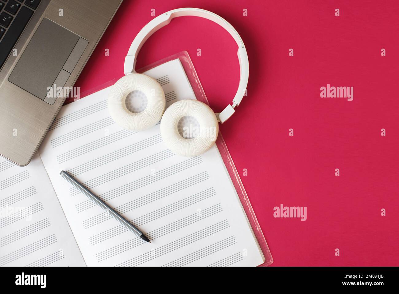 Open music book hi-res stock photography and images - Alamy