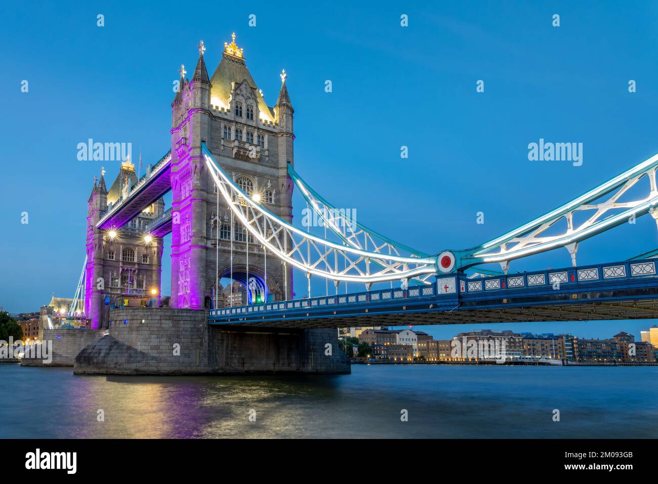 The Tower Bridge and the river Thames at night in London, UK Stock Photo