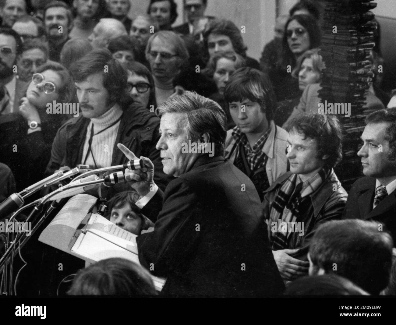 Federal Chancellor Helmut Schmidt opened an art exhibition at the Ostwall Museum in Dortmund on 11.4.1975, Germany, Europe Stock Photo