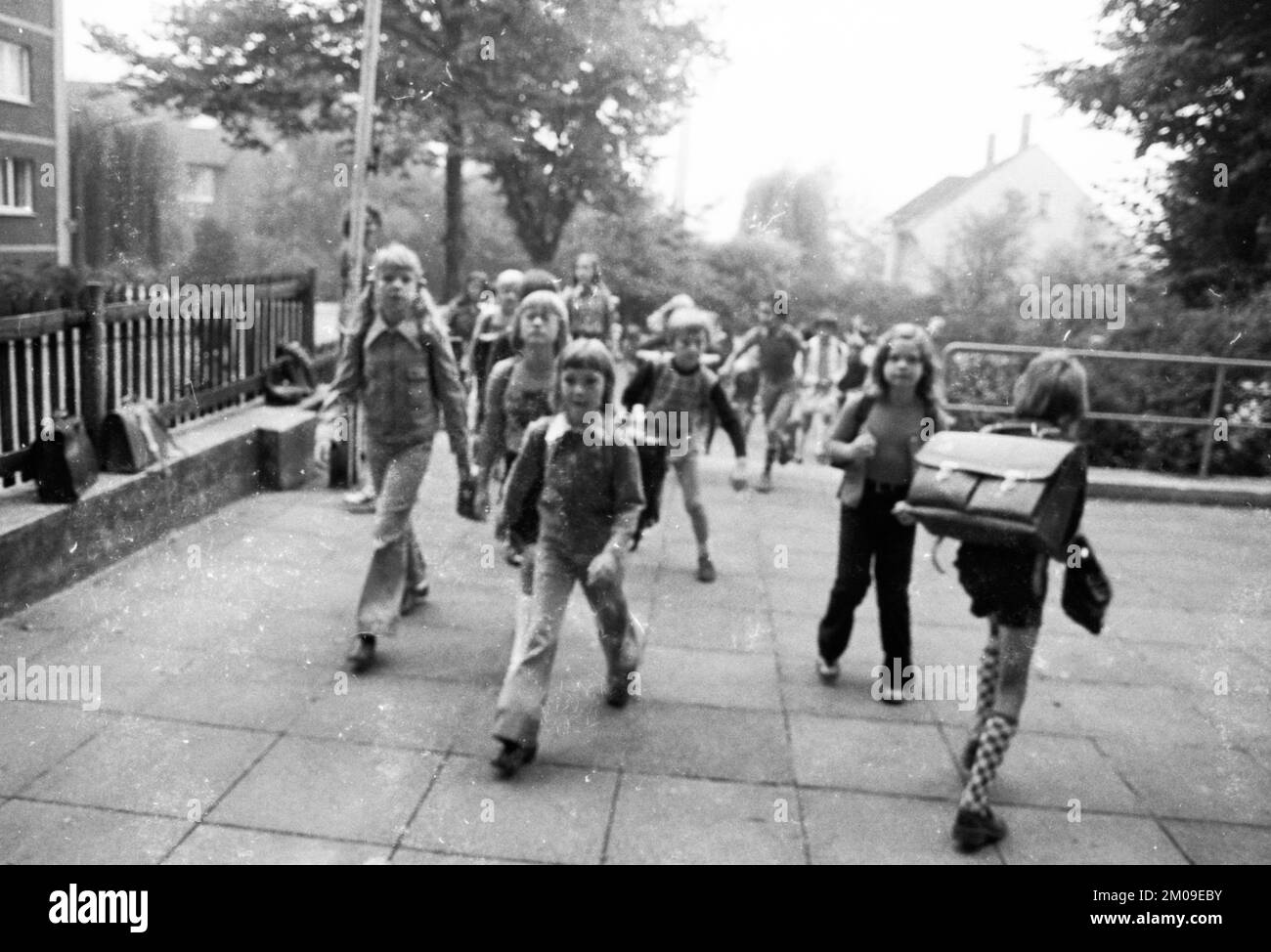 Start of school after the summer holidays on 02.09.1975 in Dortmund-Eichlinghofen, Germany, Europe Stock Photo