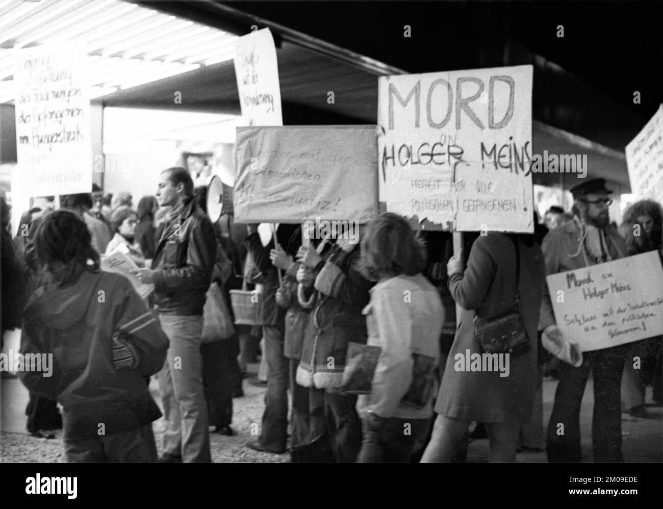 Left-wing sympathisers of the Red Army Faction (RAF) protesting in Dortmund on 13.11.1974 after the death following the hunger strike of Holger Meins Stock Photo