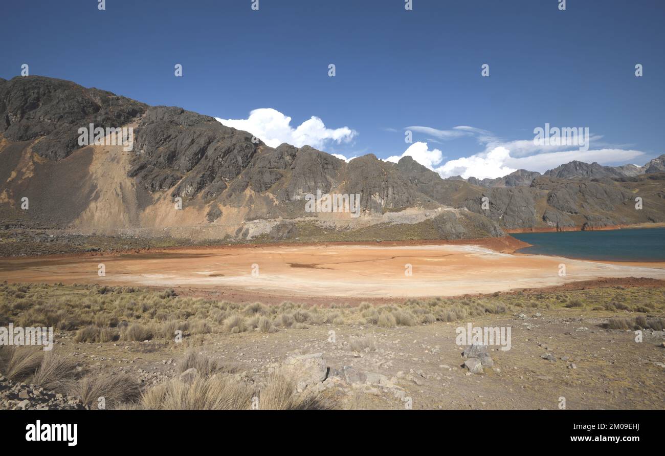 Lakes below mining waste give some dramatic colour to the mountain landscape between Huachupampa and Mateo. San Mateo, Lima, Peru. Stock Photo