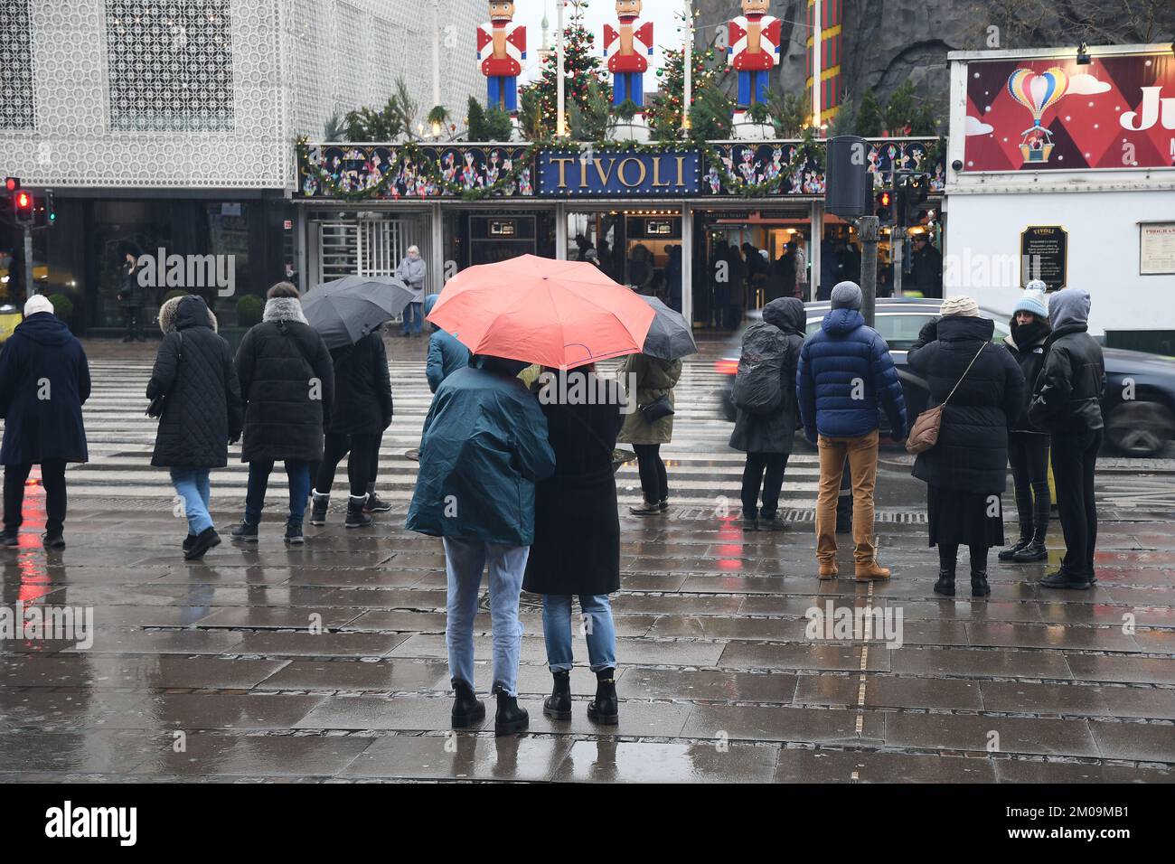 Copenhagen/Denmark/05 December 2022/ People under umbrella due to overy