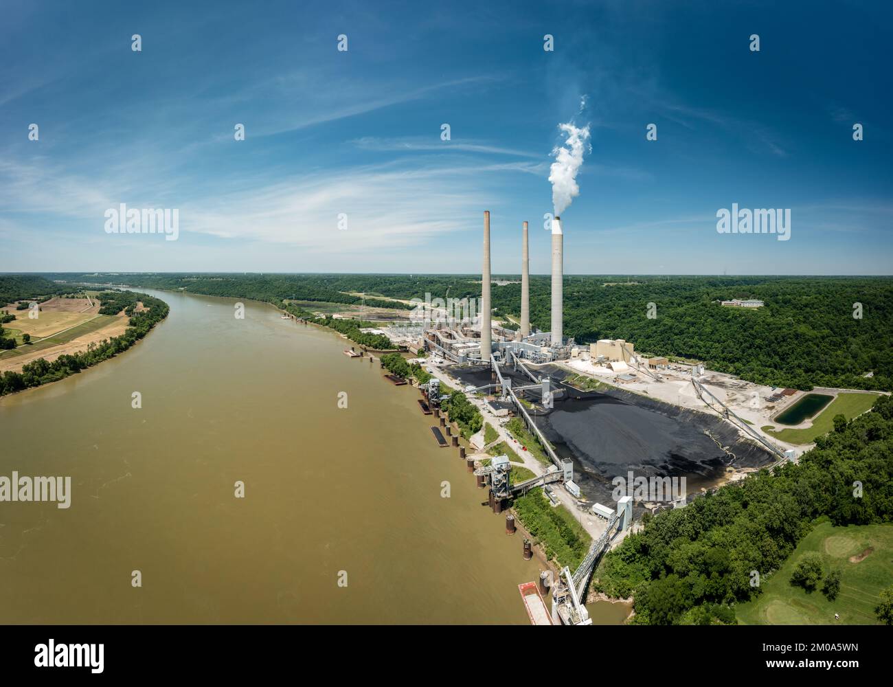 Aerial view of a coal-fired power plant by the Ohio River Stock Photo