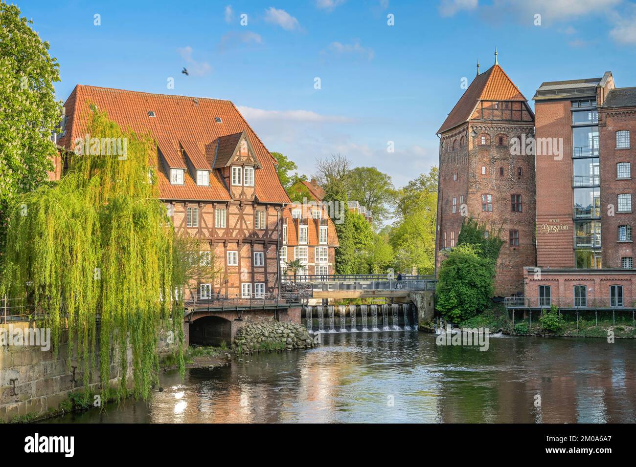 Ilmenau, Alter Hafen, Restaurant Lüner Mühle (links), Bergström Hotel Gästehaus Abtsmühle (rechts)Lüneburg, Niedersachsen, Deutschland Stock Photo