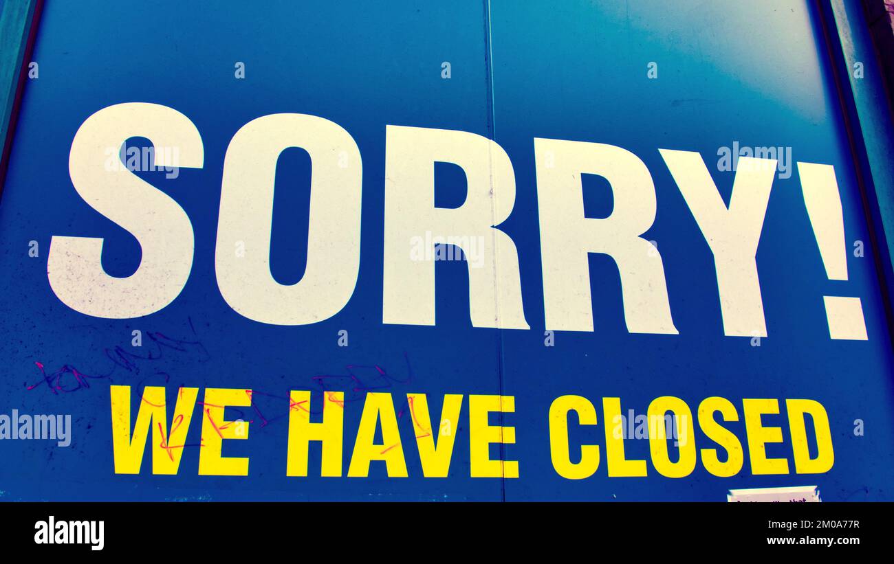 sorry we have closed Poundland sign Stock Photo Alamy