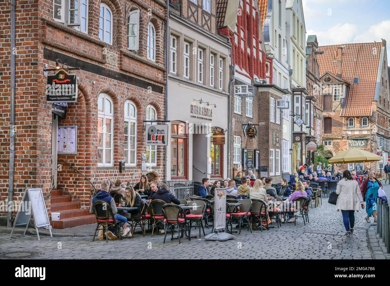 Gastronomie, Altbauten, Am Stintmarkt, Altstadt, Lüneburg, Niedersachsen, Deutschland Stock Photo