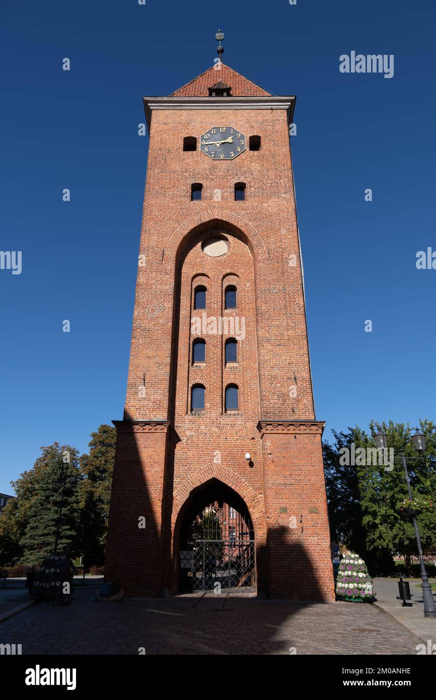 Market Gate (Polish: Brama Targowa) in Elblag, Poland. Medieval Gothic landmark from the 14th century, part of the old city walls defensive fortificat Stock Photo