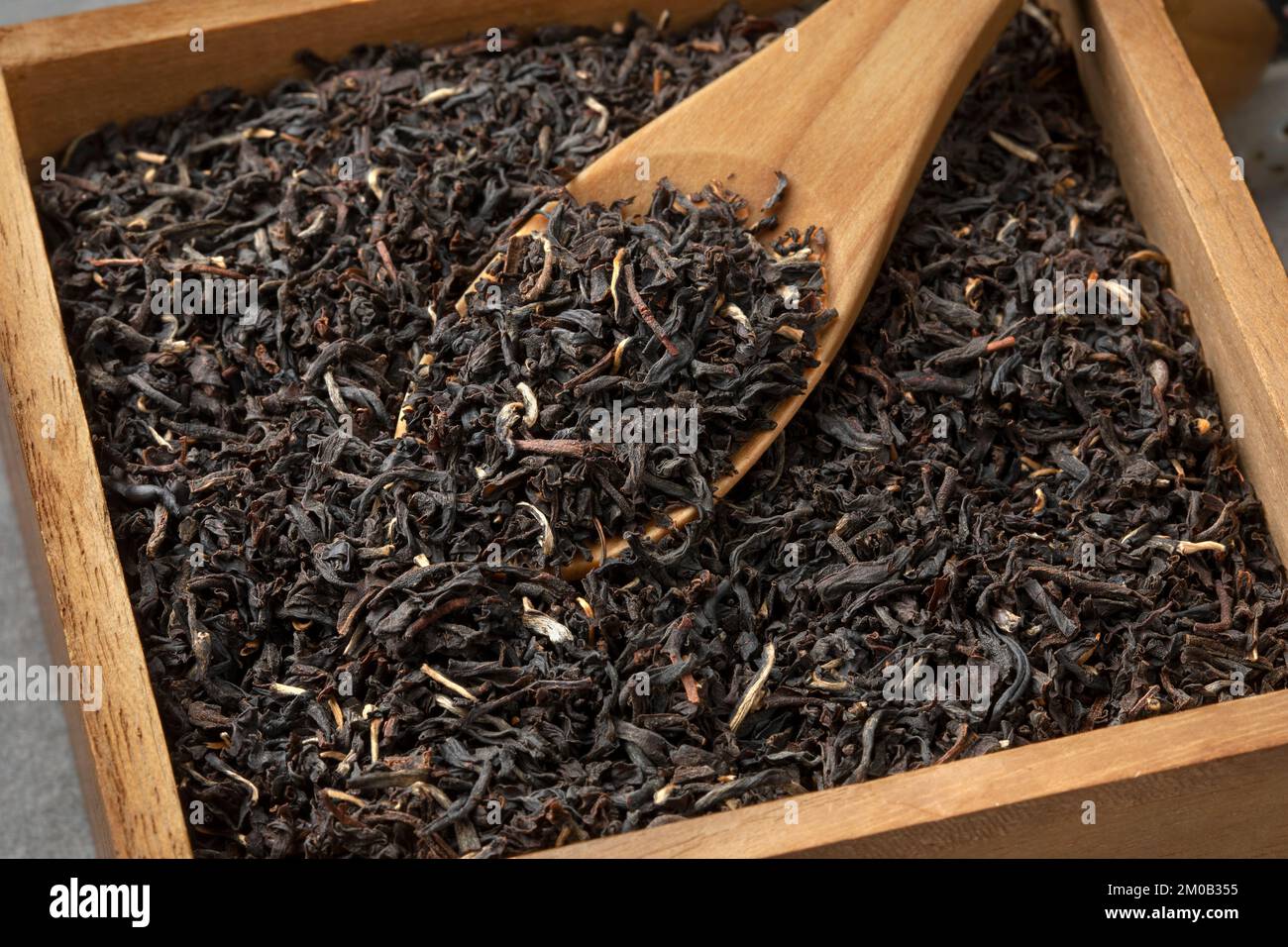 Golden Garden Estate Ceylon dried tea leaves in a wooden box close up Stock Photo