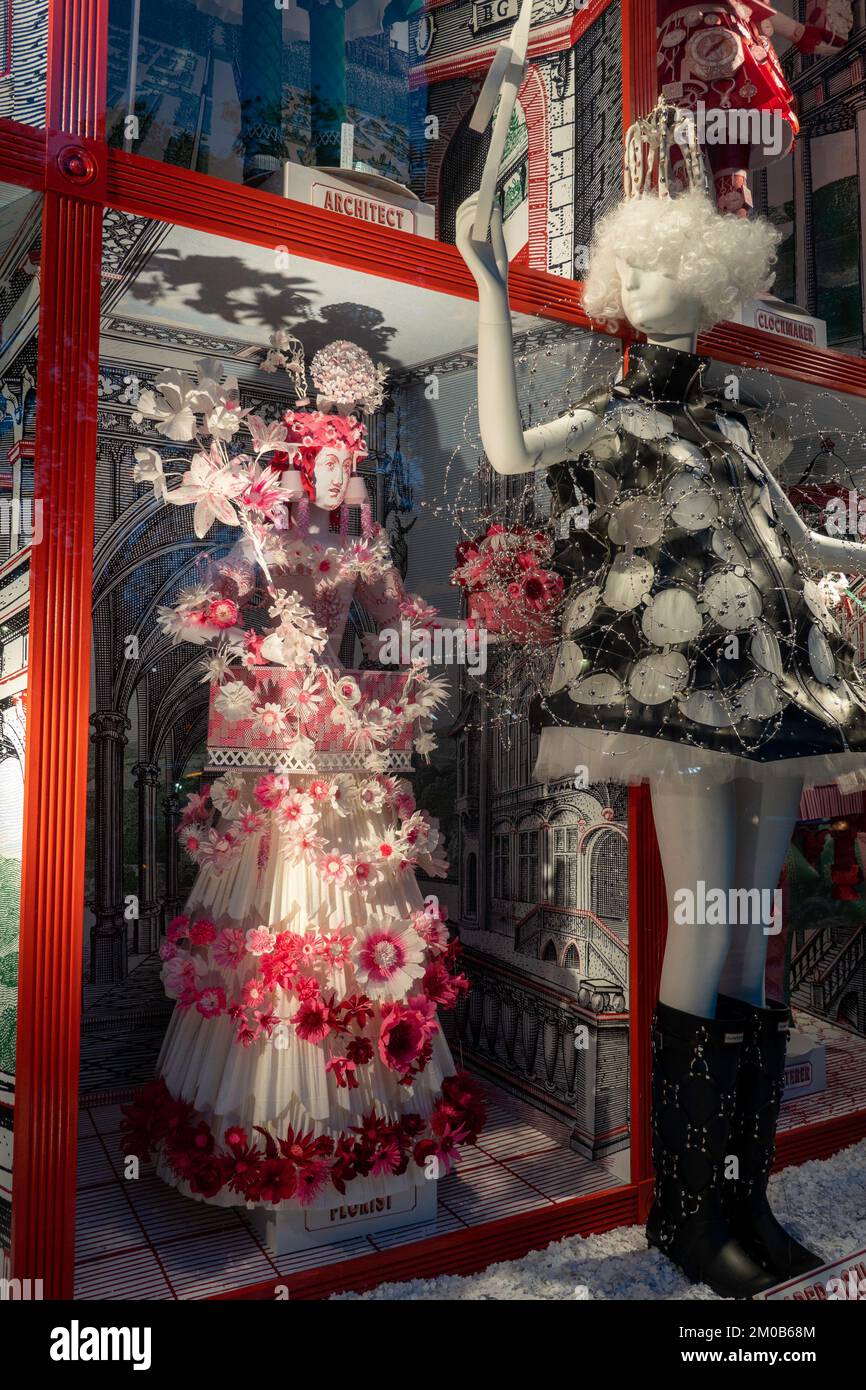 Bergdorf Goodman Holiday Window Display, NYC 2022 Stock Photo Alamy