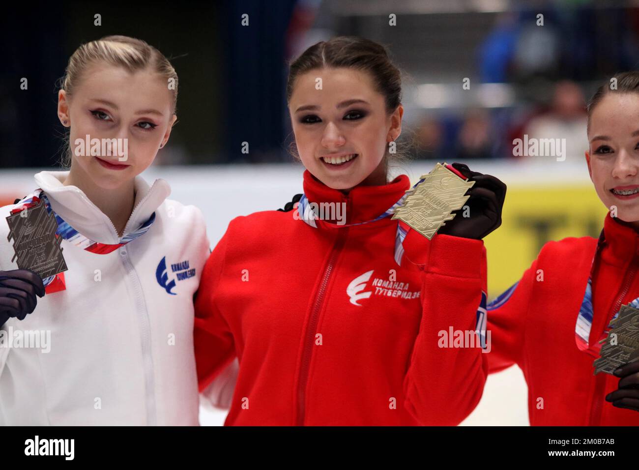 sofia-muravieva-l-kamila-valieva-r-at-the-award-ceremony-in-figure-skating-at-the-russian-womens-jumping-championship-2022-in-st-petersburg-at-the-yubileyny-sports-complex-photo-by-maksim-konstantinov-sopa-imagessipa-usa-2M0B7AB.jpg