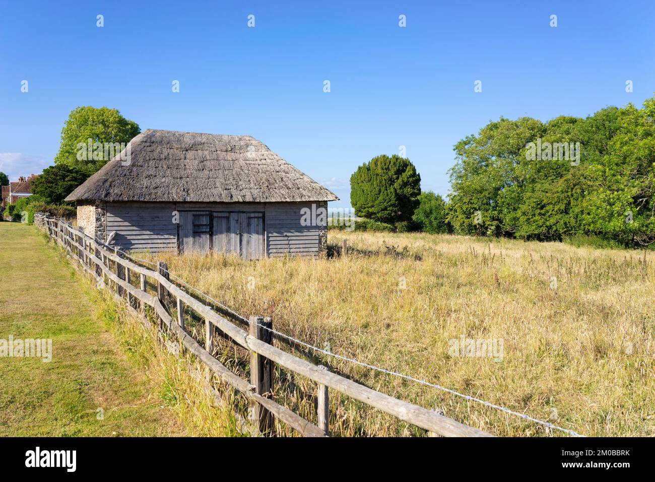 Winchelsea East Sussex Rookery Barn Winchelsea a Small Thatched barn stable or shed in a field  on Rookery lane Winchelsea Sussex England UK GB Europe Stock Photo