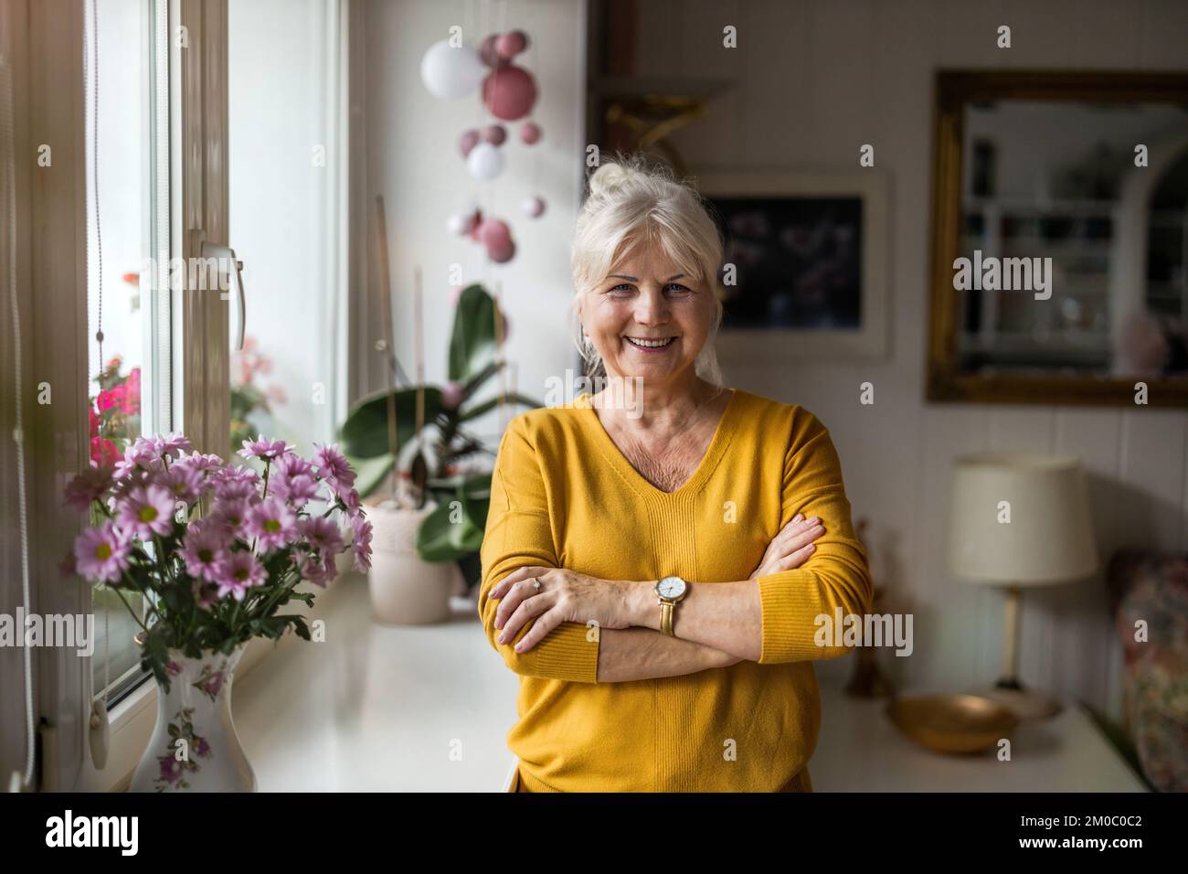 Old people in retirement home hi-res stock photography and images - Alamy