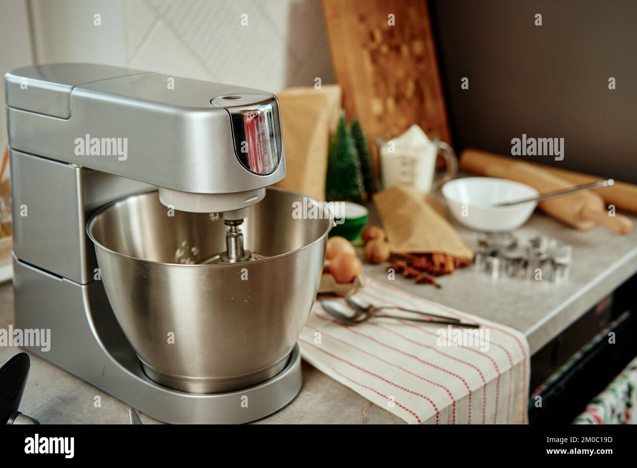 https://c8.alamy.com/comp/2M0C19D/preparation-of-dough-in-an-electric-mixer-at-home-professional-mixer-for-kneading-dough-and-food-ingredients-in-kitchen-interior-modern-appliances-in-the-kitchen-2M0C19D.jpg