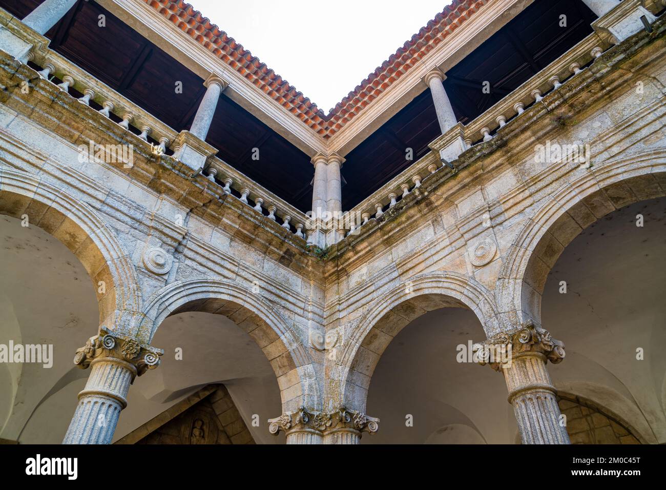 Ornate medieval arches and roof of the Cathedral of Santa María de la Asunción in Viseu, Portugal Stock Photo