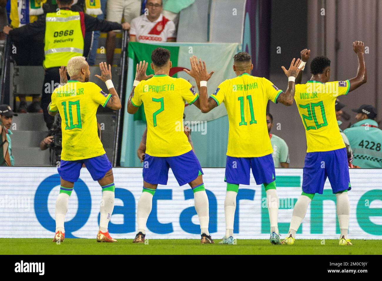 Doha, Catar. 05th Dec, 2022. The Brazilian team celebrates after Neymar of Brazil scores a goal during the match between Brazil and South Korea, valid for the Round of 16 of the World Cup, held at 974 Stadium in Doha, Qatar. Credit: Richard Callis/FotoArena/Alamy Live News Stock Photo