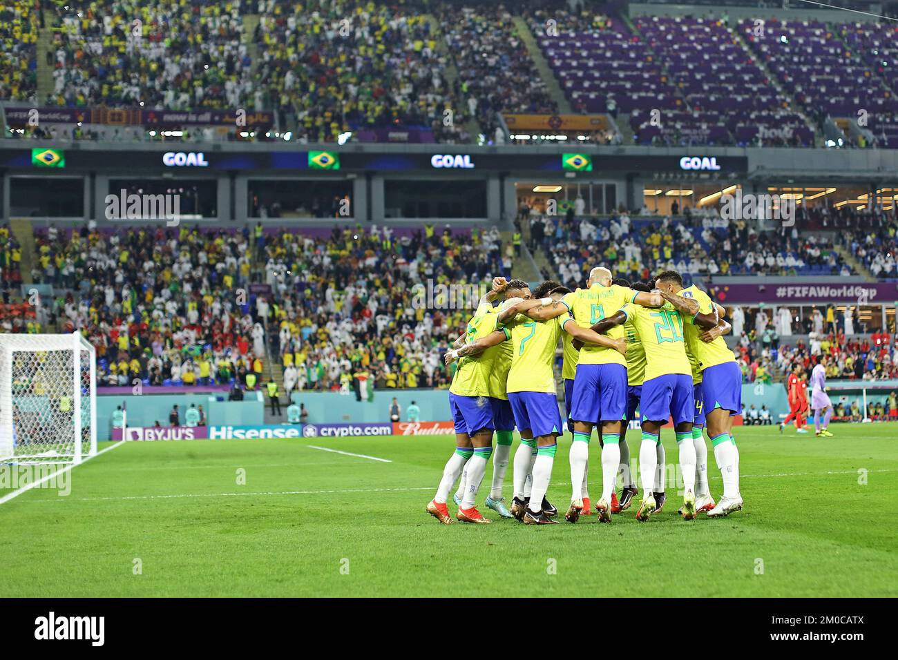 Doha, Qatar: 5th December 2022; FIFA World Cup final 16 round, Brazil versus South Korea: Players of Brasil, celebrate the goal from Vin&#xed;cius Jr. for 1-0 Stock Photo