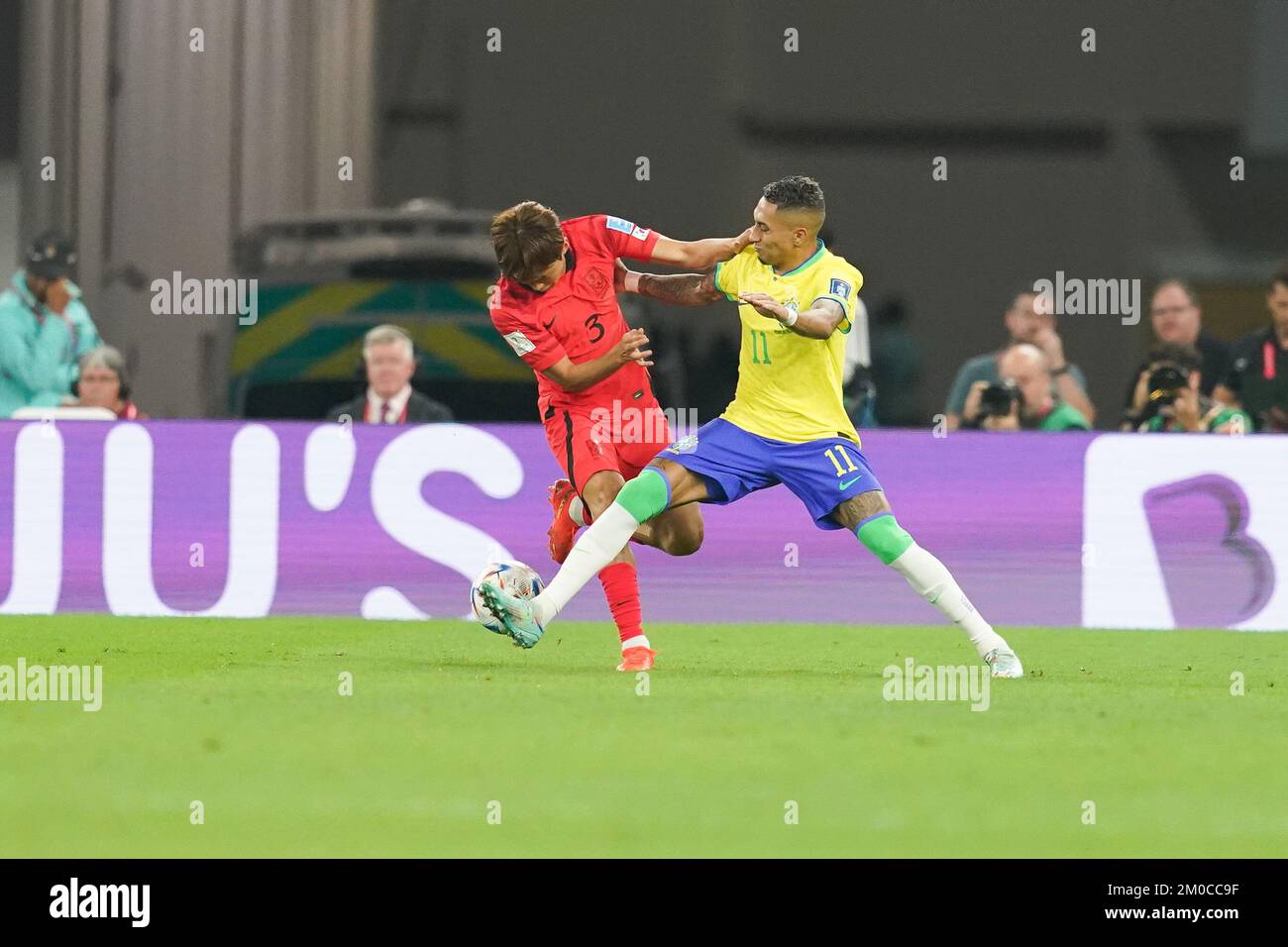 Doha, Qatar. 05th Dec, 2022. Stadium 974 DOHA, QATAR - DECEMBER 5: Player of Brazil Raphinha fights for the ball with player of South Korea Kim Jin-su during the FIFA World Cup Qatar 2022 Round of 16 match between Brazil and South Korea at Stadium 974 on December 5, 2022 in Doha, Qatar. (Photo by Florencia Tan Jun/PxImages) (Florencia Tan Jun/SPP) Credit: SPP Sport Press Photo. /Alamy Live News Stock Photo