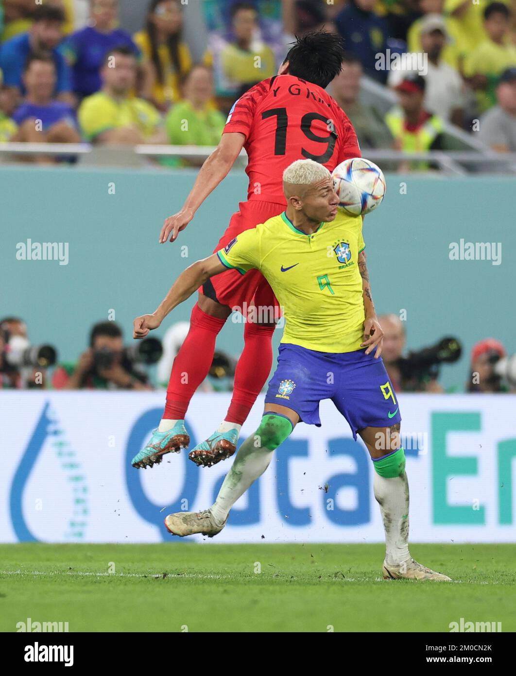 Doha, Qatar. 5th Dec, 2022. Kim Young-gwon (top) of South Korea vies with Richarlison of Brazil during their Round of 16 match at the 2022 FIFA World Cup at Stadium 974 in Doha, Qatar, Dec. 5, 2022. Credit: Xu Zijian/Xinhua/Alamy Live News Stock Photo