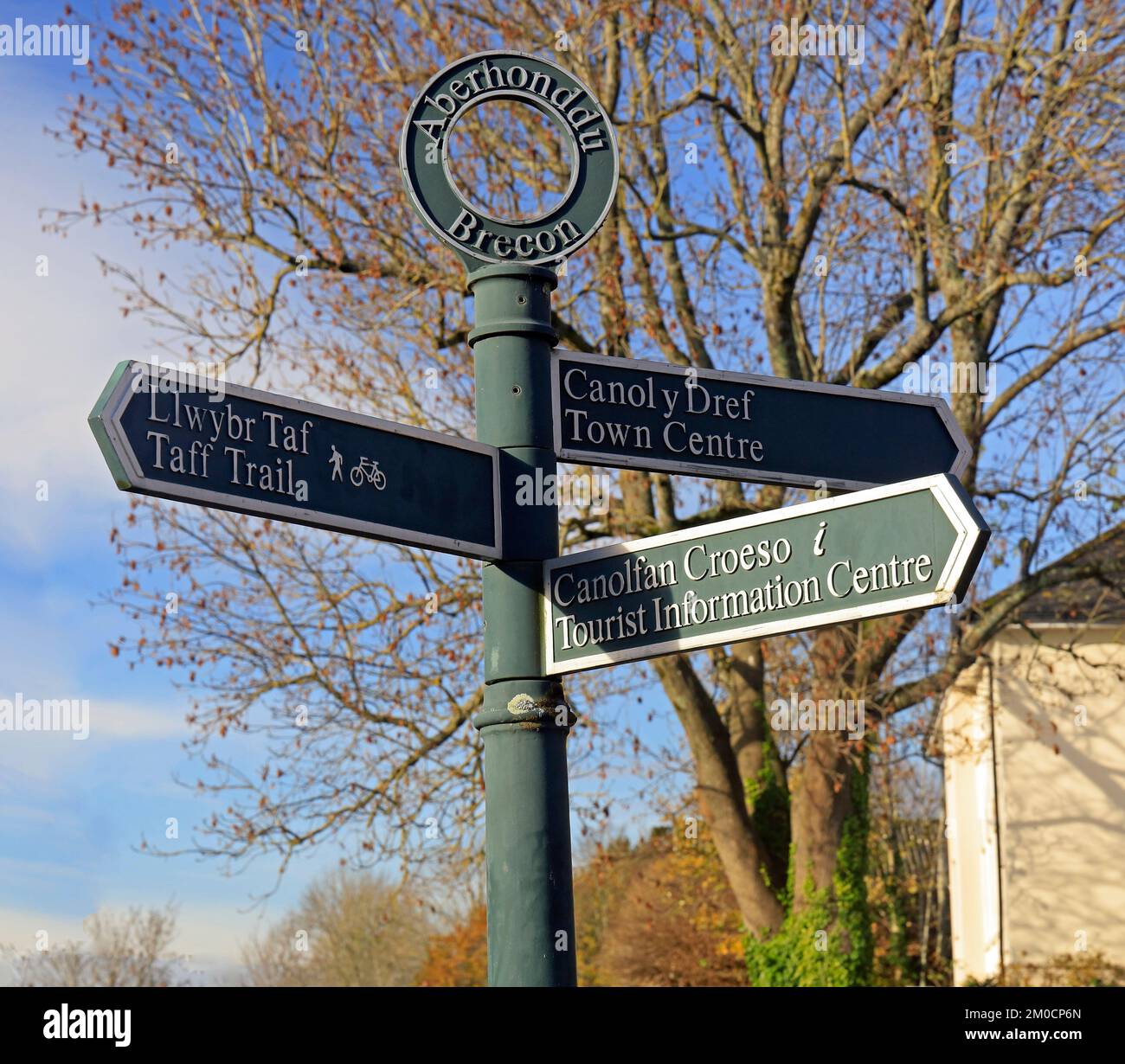 Signpost, Brecon, Powys, Wales, UK. Taff Trail / Llwybr taf. December 2022. Winter. cym Stock Photo