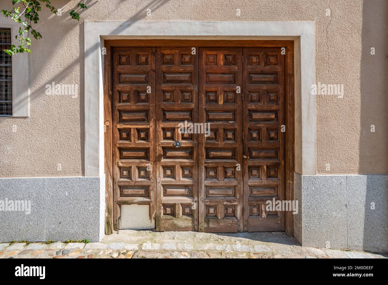 Old wooden door closed new hi-res stock photography and images - Alamy