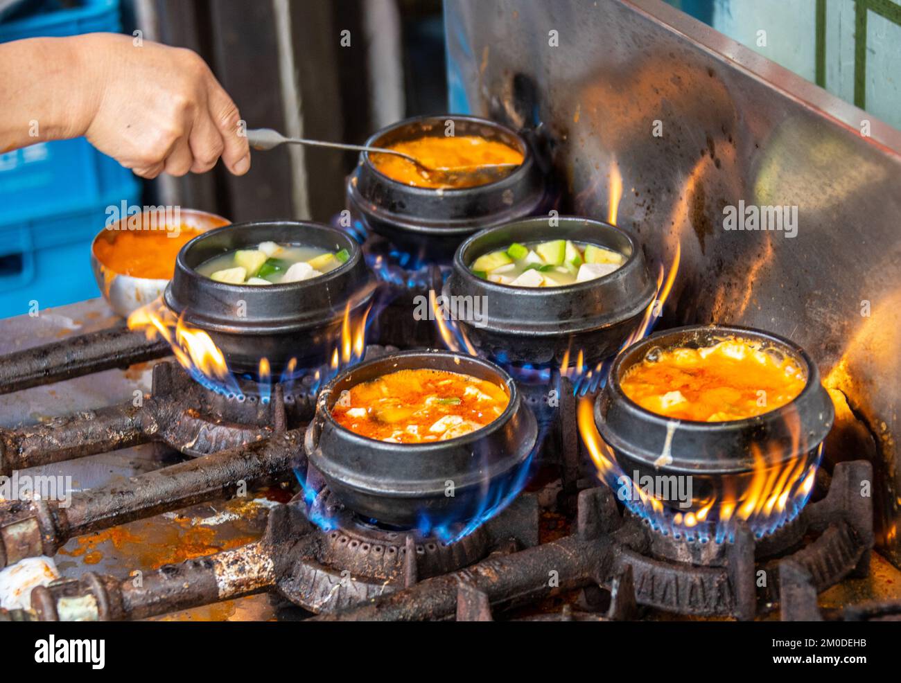 Beltfish chiggae, or Korean stew over fire, Namdemun Market, Seoul, South Korea Stock Photo