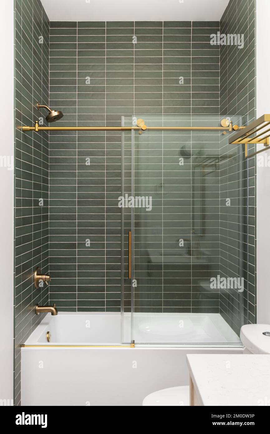 How to tile a shower with subway tile hires stock photography and images Alamy