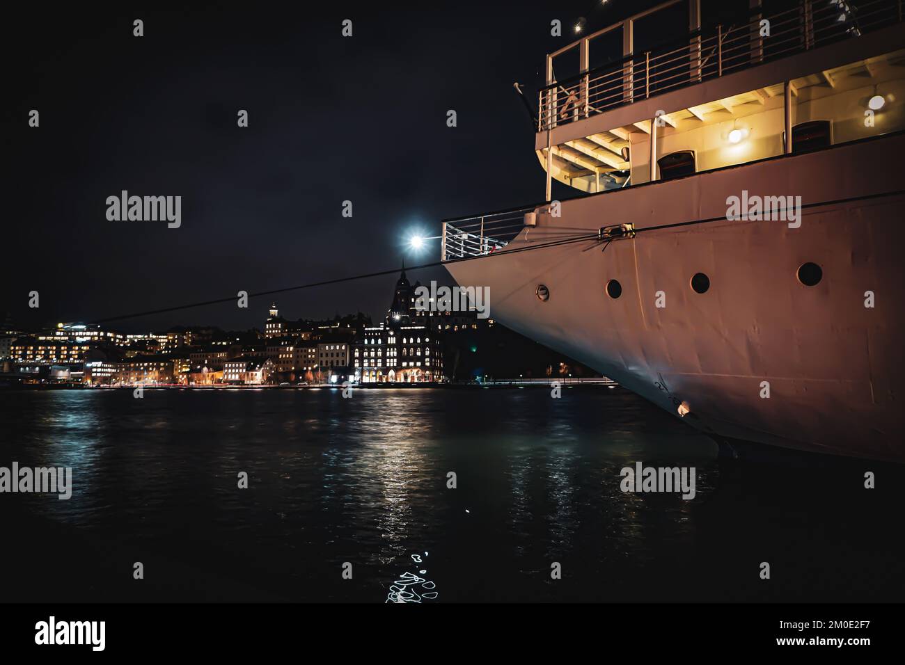 Illuminated cruise ship docked hi-res stock photography and images - Alamy