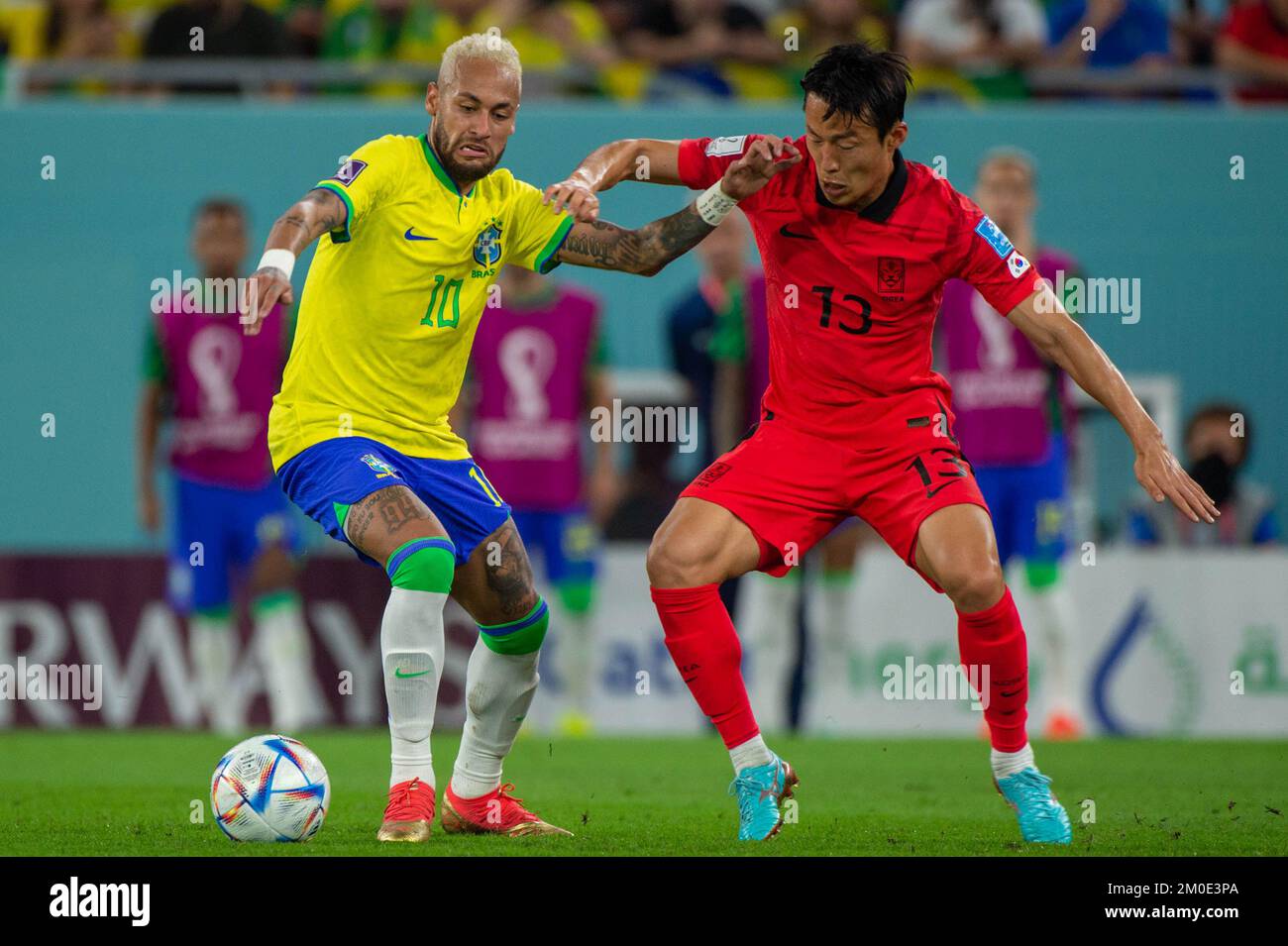 Doha, Qatar. 05th Dec, 2022. Neymar of Brazil and Junho Son of Korea Republic during the FIFA World Cup Qatar 2022 Round of 16 match between Brazil and Korea Republic at 974 Stadium in Doha, Qatar on December 5, 2022 (Photo by Andrew Surma/ Credit: Sipa USA/Alamy Live News Stock Photo