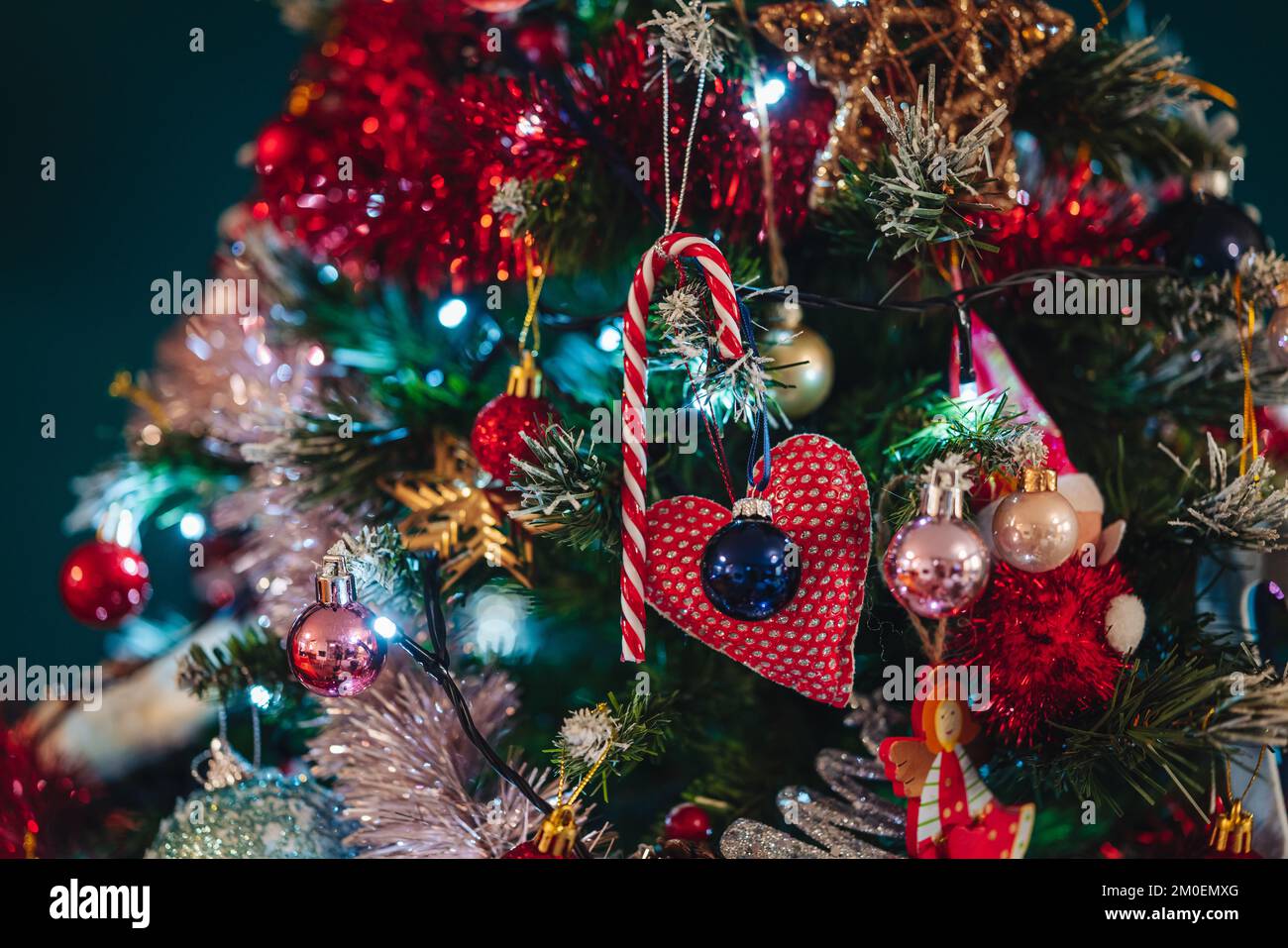 Fully decorated christmas tree hi-res stock photography and images - Alamy