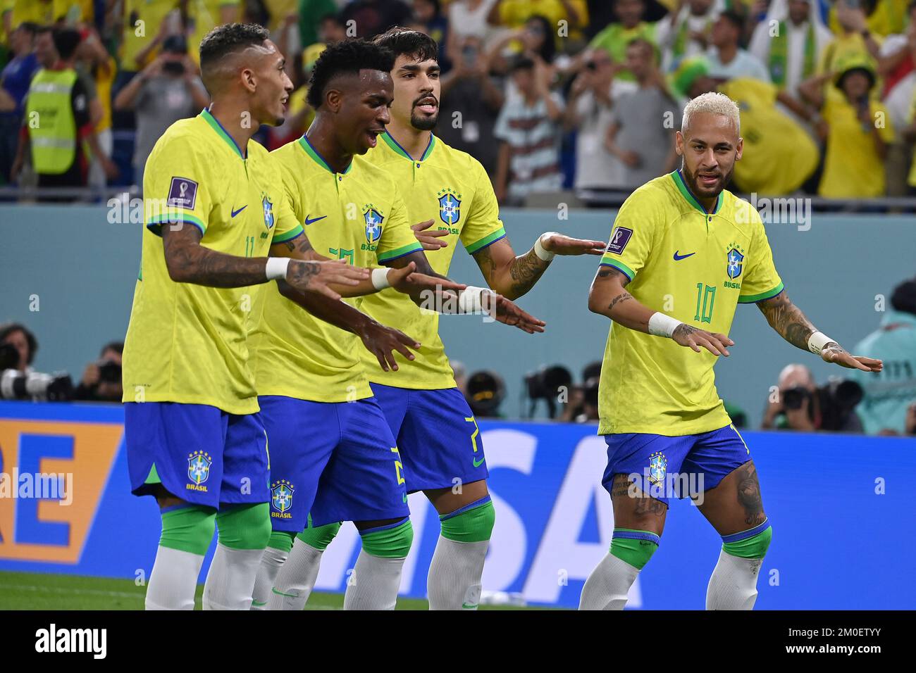 goaljubel v.re:NEYMAR (BRA), LUCAS PAQUETA (BRA), goalschuetze VINICIUS  JUNIOR (BRA), RAPHINHA (BRA) after goal to 1-0, jubilation, joy,  enthusiasm, action, dance, dance routine. Round of 16, Round of Sixteen,  Game 54, Brazil (