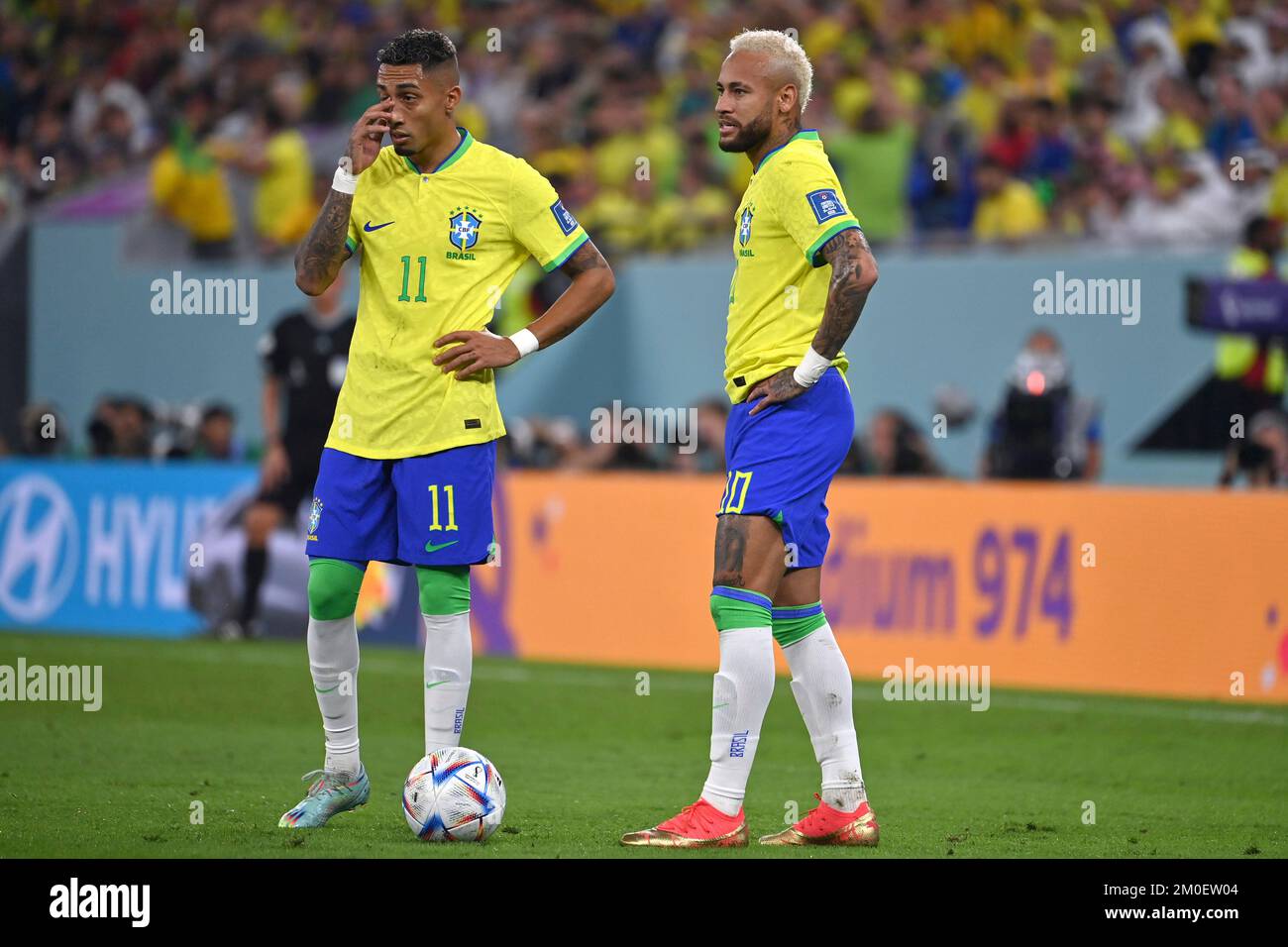 From right: NEYMAR (BRA), RAPHINHA (BRA), action. Round of 16, Round of Sixteen, Game 54, Brazil (BRA) - South Korea (KOR) on December 5th, 2022, Stadium 974 Football World Cup 20122 in Qatar from November 20th. - 18.12.2022 ? Stock Photo
