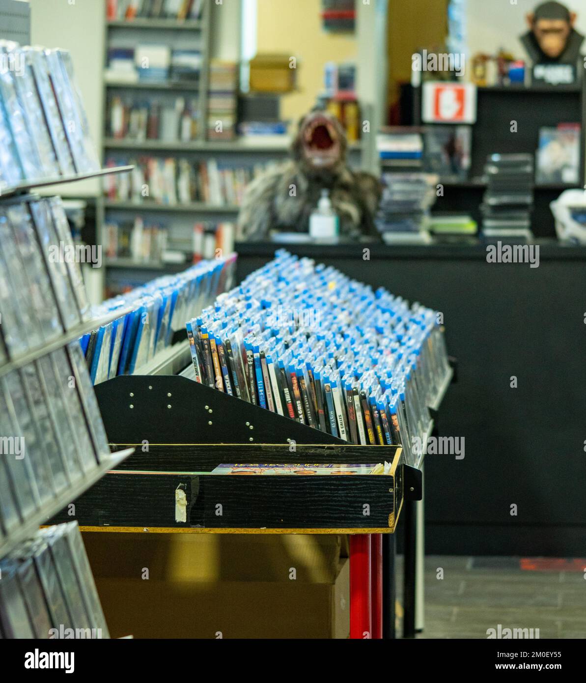 Dvd shelves hires stock photography and images Alamy