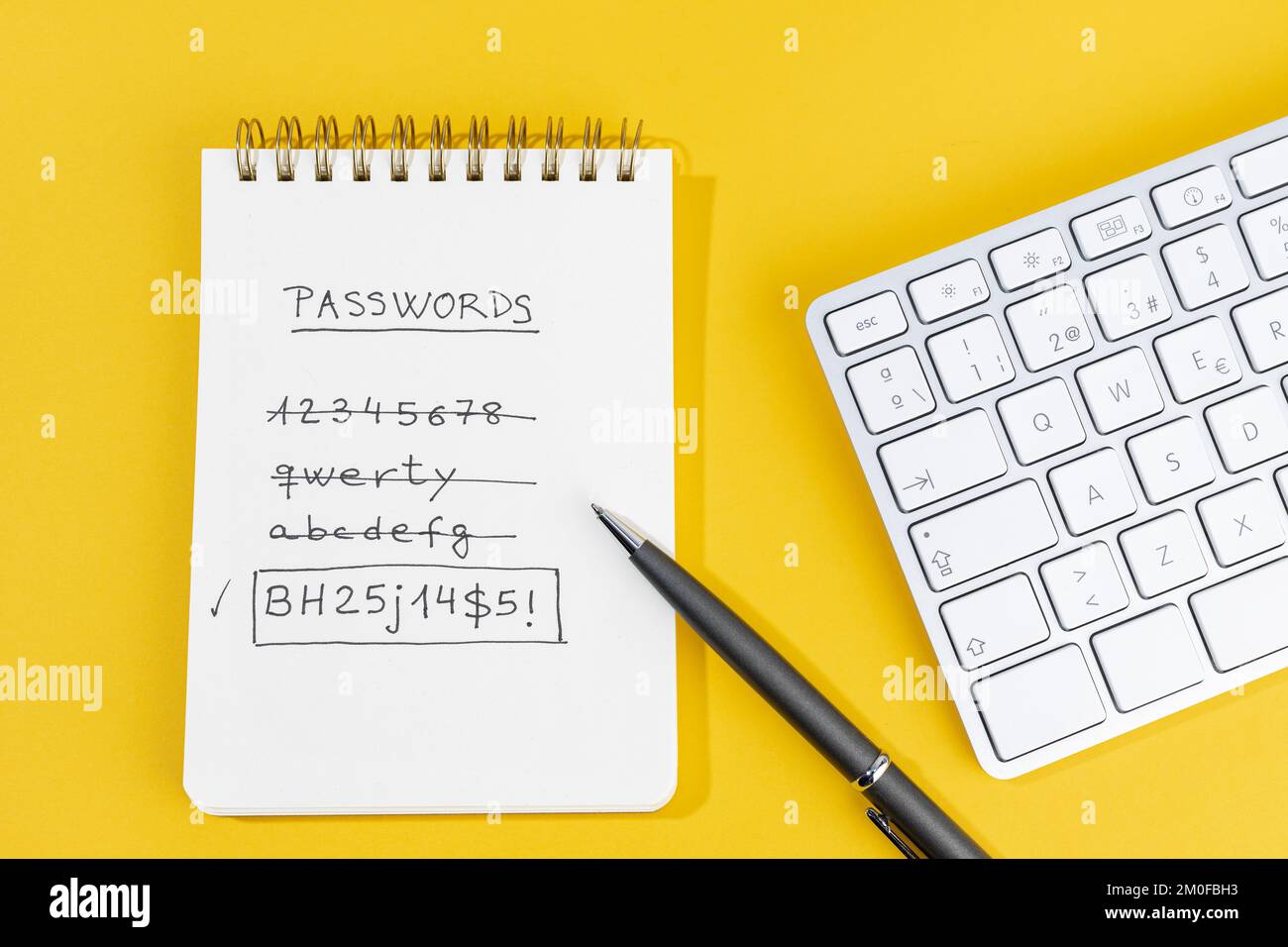 Change Weak to strong Password written on a notepad. Computer or network security concept. Top view Stock Photo