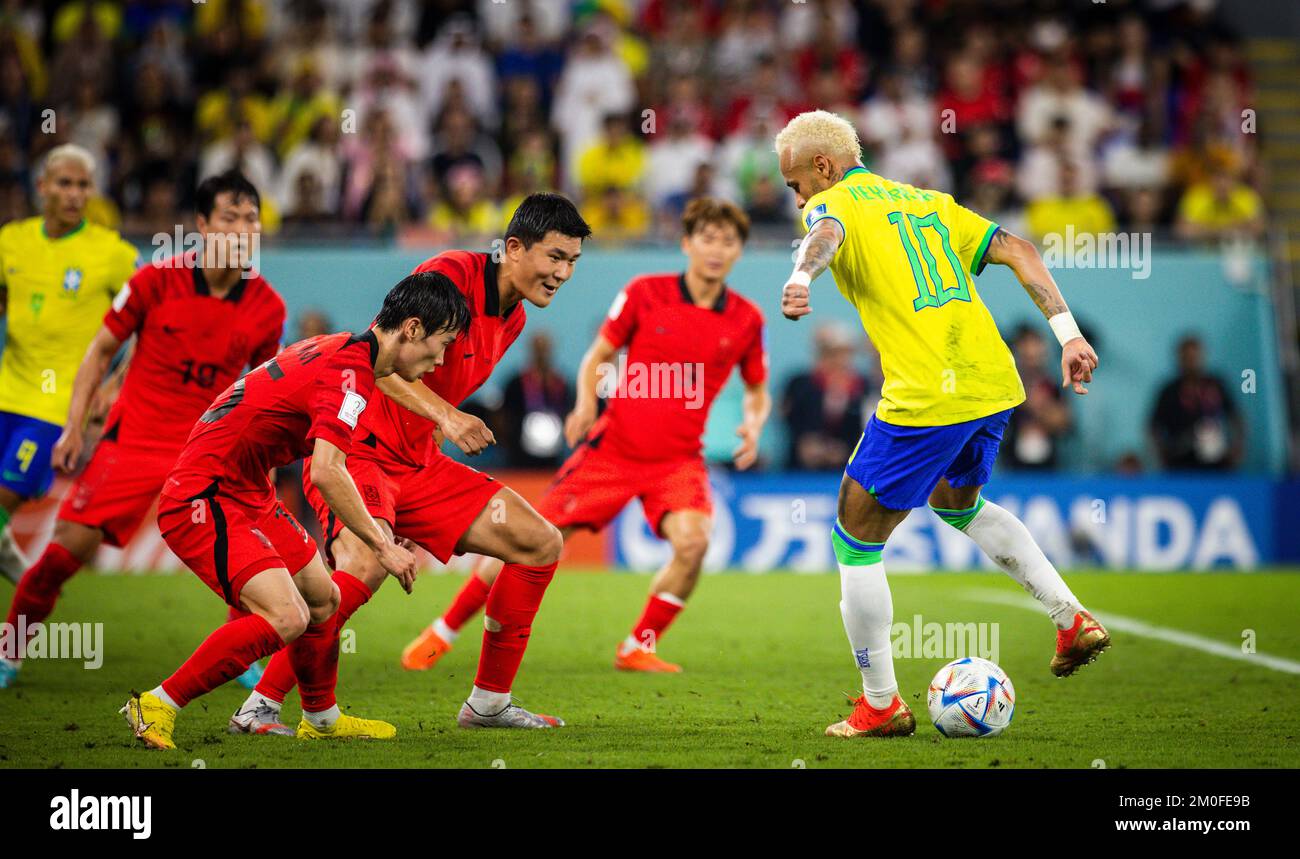 Doha, Qatar. 5th Dec, 2022.  Neymar (Brasilien), Moon-hwan Kim (Korea) Min-jae Kim (Korea) Brazil - Korea Republic Brasilien - Südkorea World Cup 2022 Stock Photo