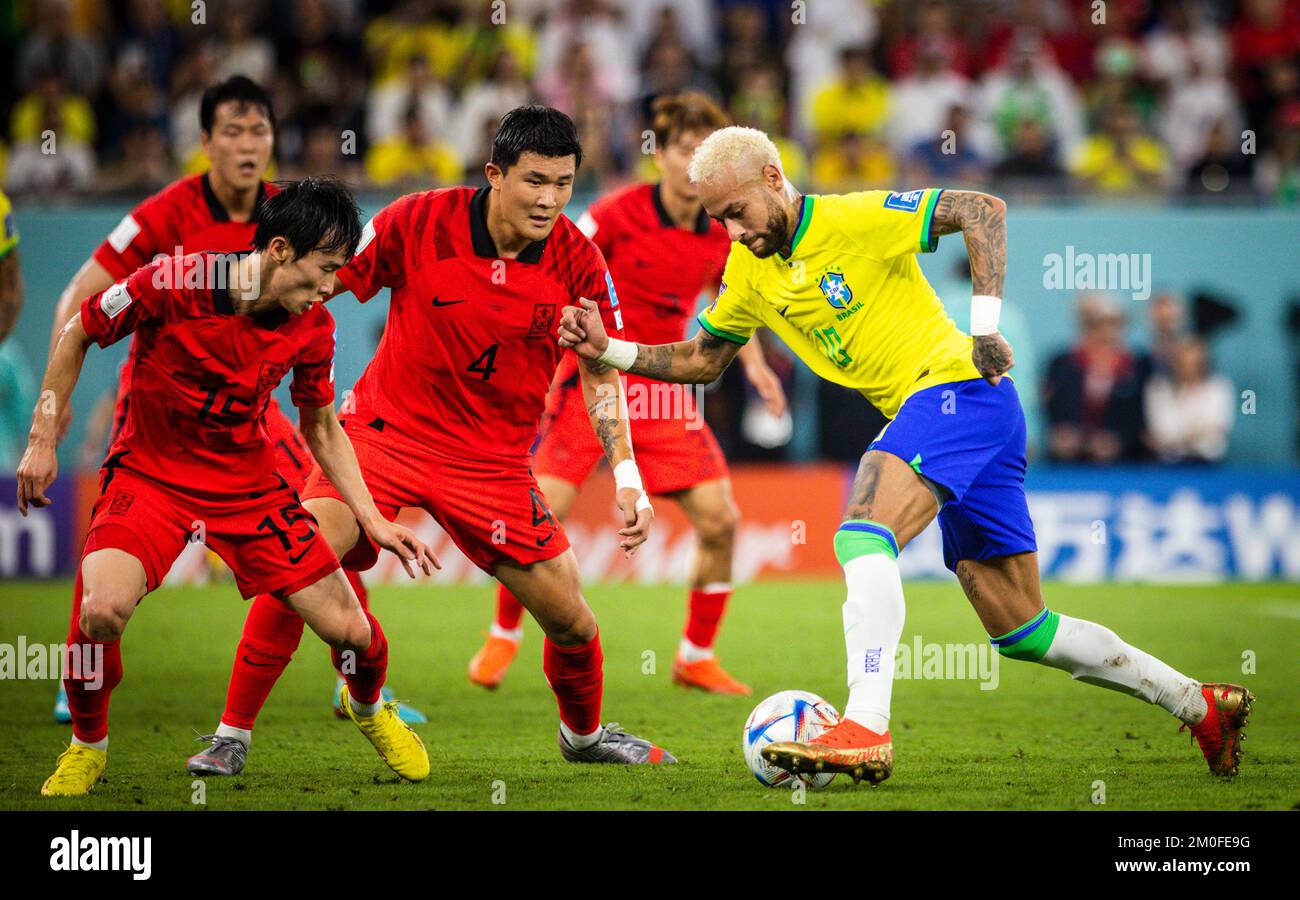 Doha, Qatar. 5th Dec, 2022.  Neymar (Brasilien), Moon-hwan Kim (Korea) Min-jae Kim (Korea) Brazil - Korea Republic Brasilien - Südkorea World Cup 2022 Stock Photo
