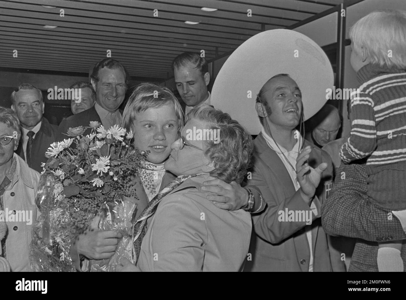 The Danish World Cup soccer team return home from Mexico. At the airport and at Kbh.'s town hall. Naerbill. Lis Lene Nielsen, Lis Pedersen, Susanne Augustesen, Helene Hansen, Family. Team leader Jorgen Andreasen s.m. Birte Kjems and Lis Lene Nielsen. Stock Photo